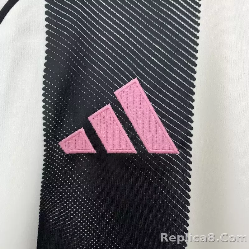 25-26 Juventus Home Soccer Jersey - detail