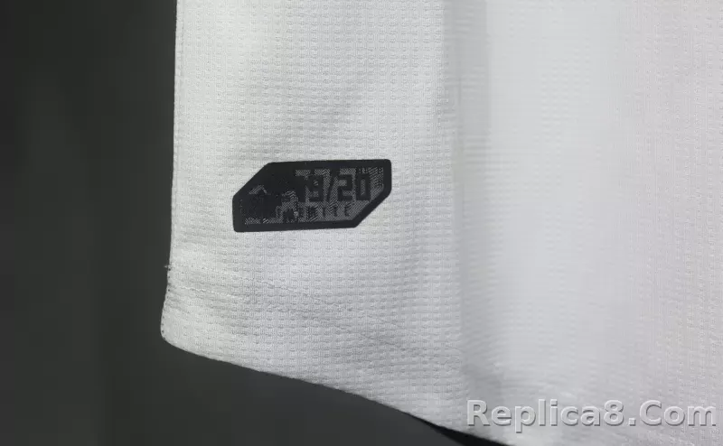 2019-20 Juventus Retro Jersey Home Player Edition Long Sleeve - detail