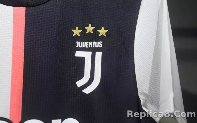 2019-20 Juventus Retro Jersey Home Player Edition Long Sleeve - detail