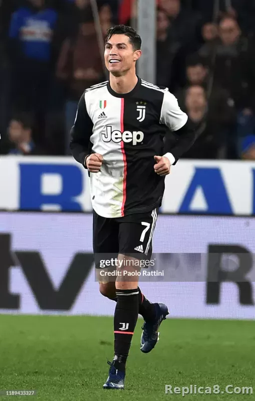 2019-20 Juventus Retro Jersey Home Player Edition Long Sleeve - detail
