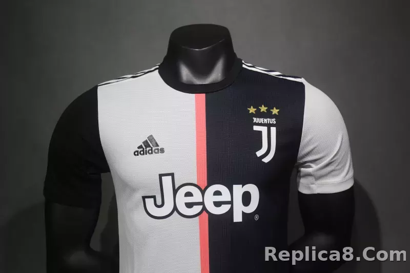 2019-20 Juventus Retro Jersey Home Player Edition - detail
