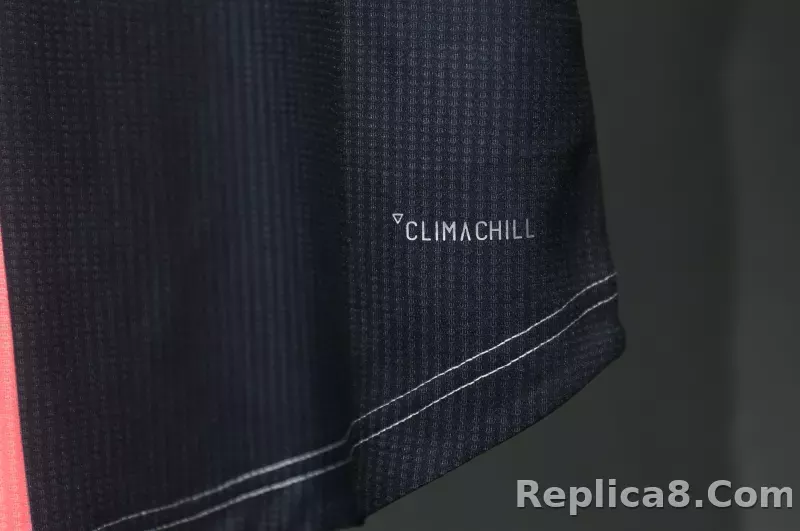 2019-20 Juventus Retro Jersey Home Player Edition - detail