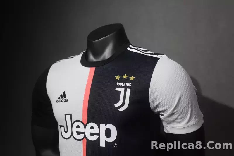 2019-20 Juventus Retro Jersey Home Player Edition - detail