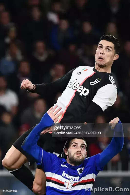 2019-20 Juventus Retro Jersey Home Player Edition - detail