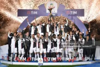 2019-20 Juventus Retro Jersey Home Player Edition - view 17