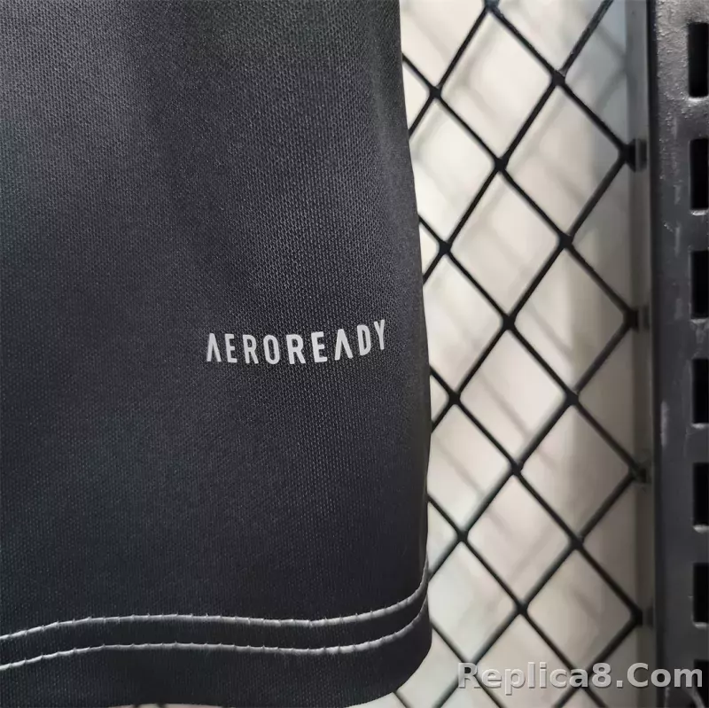 19-20 Juventus Retro Jersey Home - detail