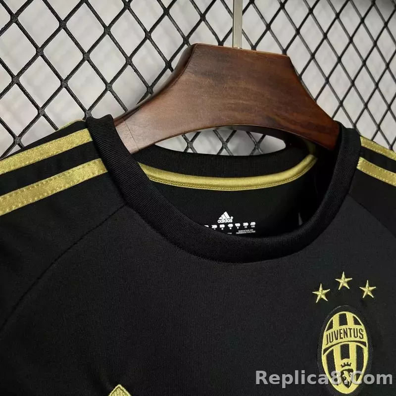 15-16 Juventus Retro Jersey Third Away - detail