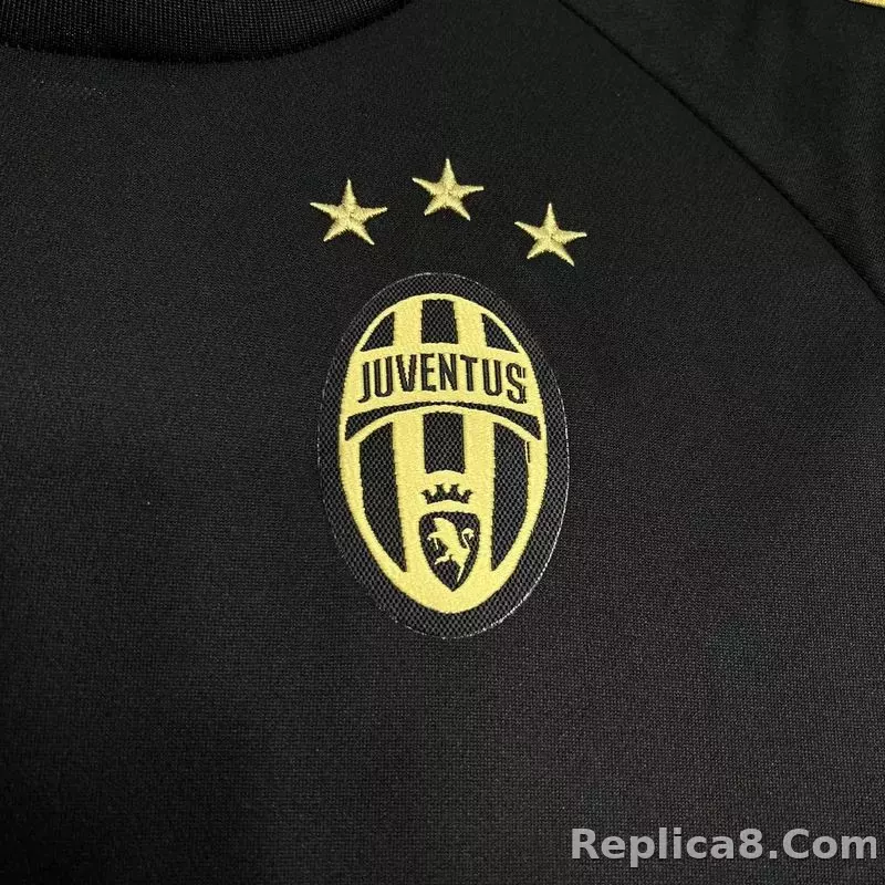 15-16 Juventus Retro Jersey Third Away - detail