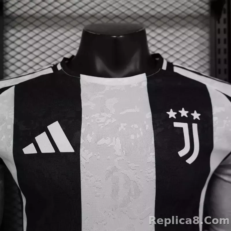 24-25 Juventus Home Soccer Jersey Player Version Long Sleeve - detail
