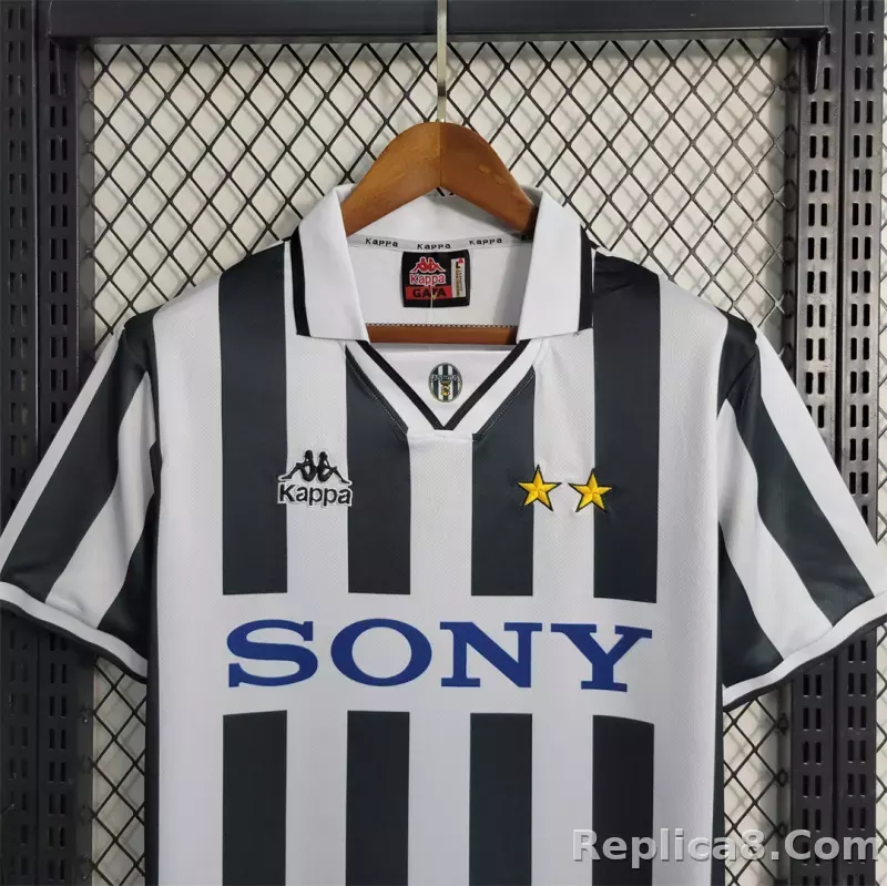 95-97 Juventus Home Retro Jersey - detail