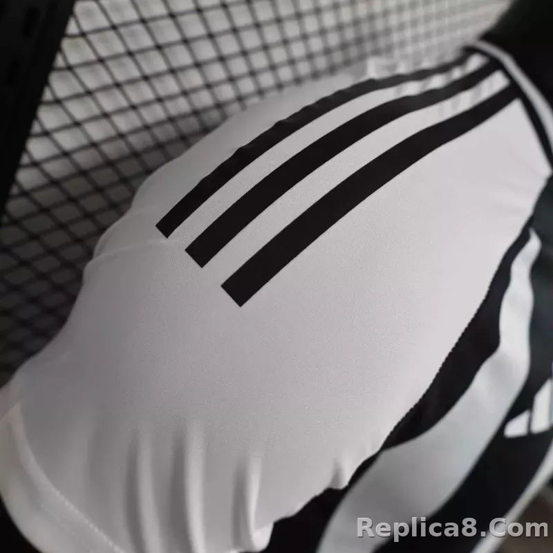 24-25 Juventus Home Soccer Jersey Player Version - detail