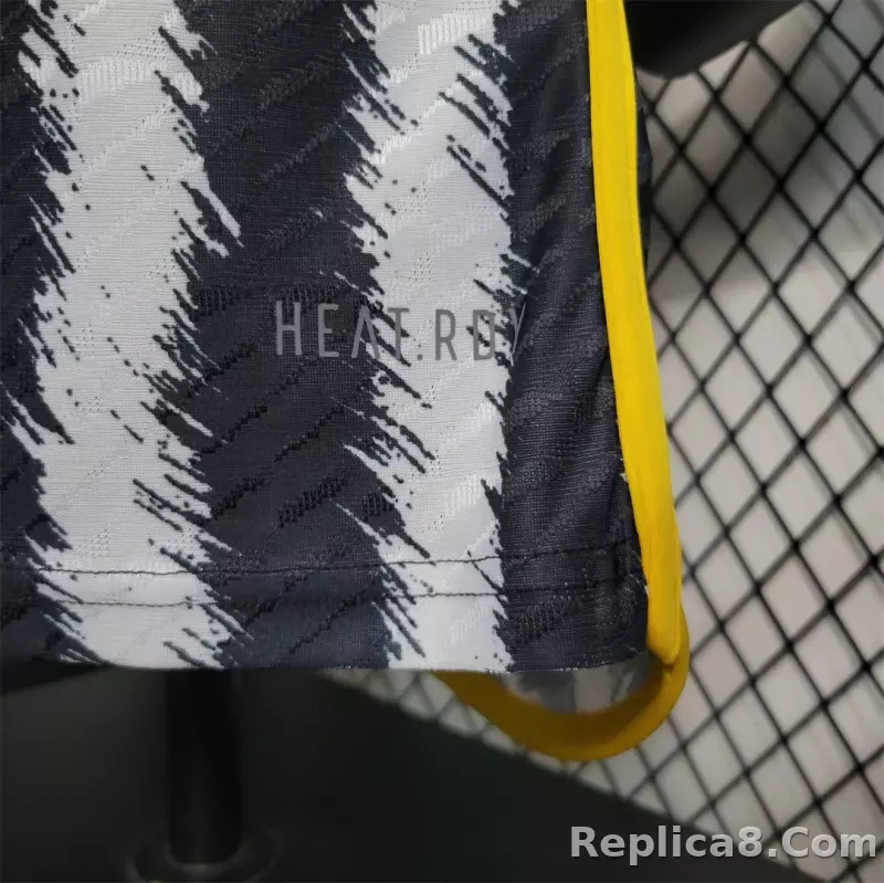 23-24 Juventus Home Player Version - detail