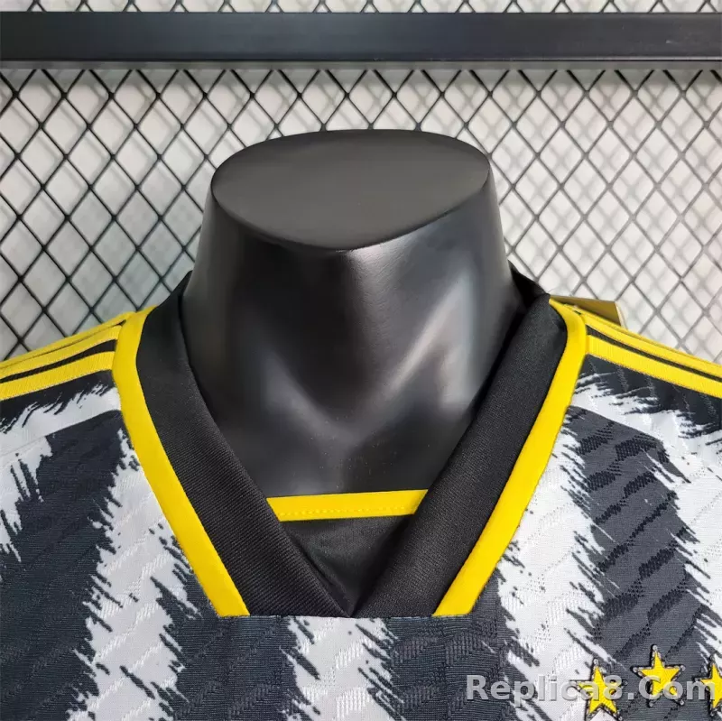 23-24 Juventus Home Player Version - detail
