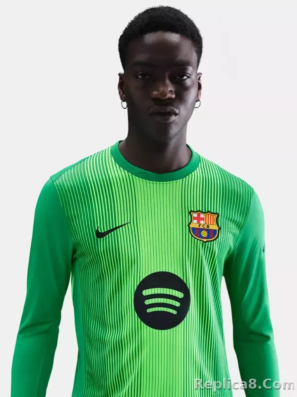 25-26 Barcelona Goalkeeper Soccer Jersey Long Sleeve Green