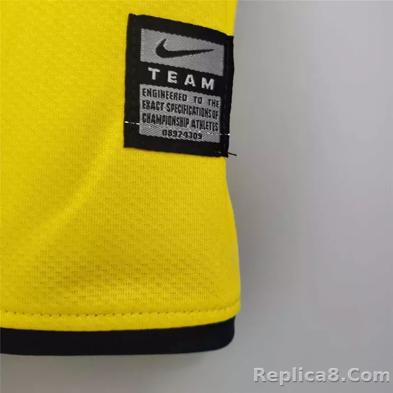 08-09 Barcelona Away Retro Jersey - detail