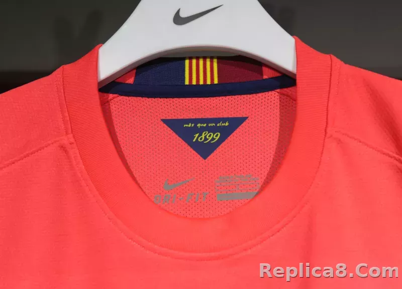 14-15 Barcelona Away Retro Jersey Player Version Pink - detail