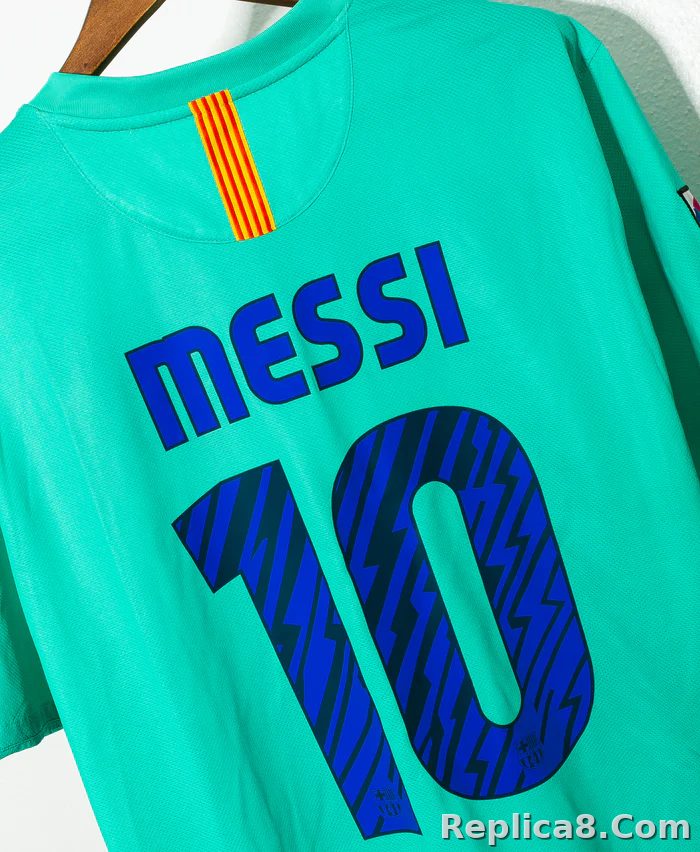 11-12 Barcelona Third Away Retro Jersey - detail
