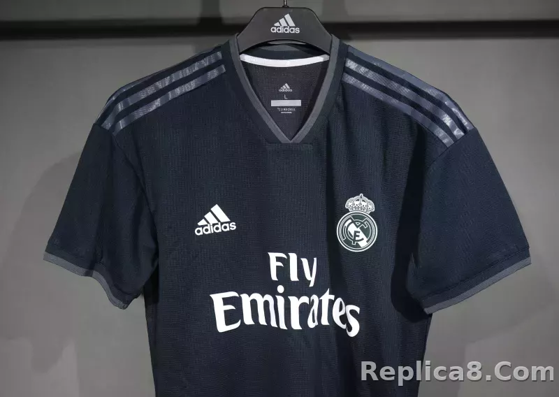2018-19 Real Madrid Away Retro Jersey Player Edition - detail
