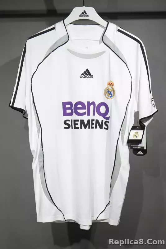 How to Style Your Real Madrid 2006/07 Real Madrid Home Retro Jersey Player Edition for Every Occasion