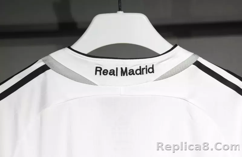 2006/07 Real Madrid Home Retro Jersey Player Edition - detail