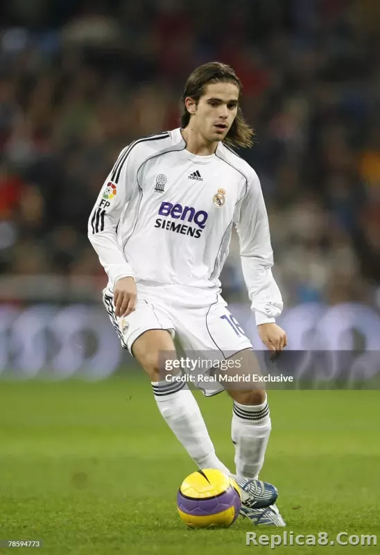 2006/07 Real Madrid Home Retro Jersey Player Edition - detail
