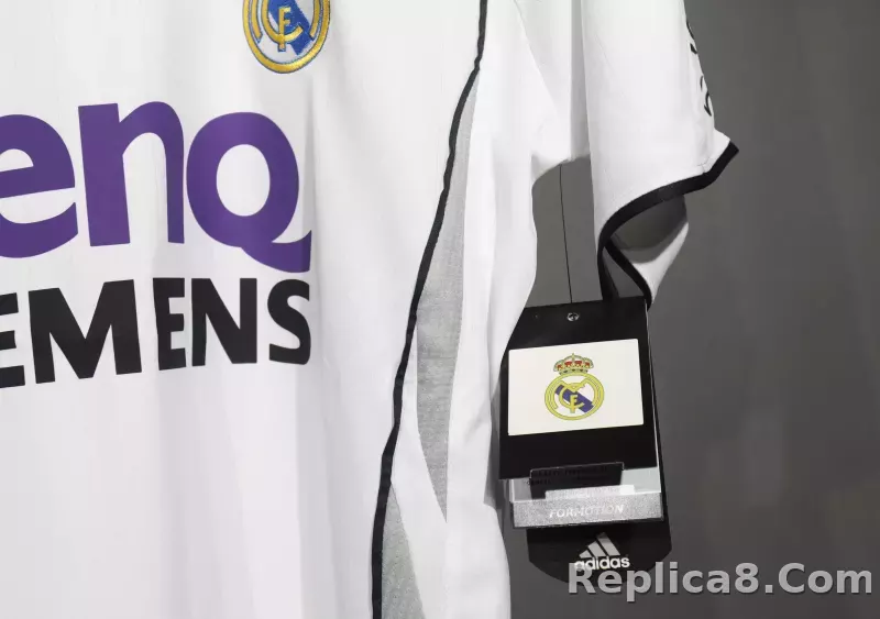 2006/07 Real Madrid Home Retro Jersey Player Edition - detail