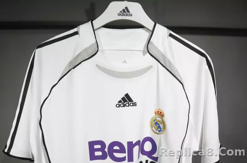 2006/07 Real Madrid Home Retro Jersey Player Edition - detail