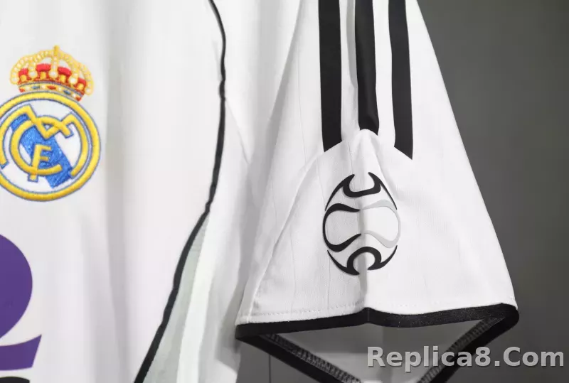 2006/07 Real Madrid Home Retro Jersey Player Edition - detail