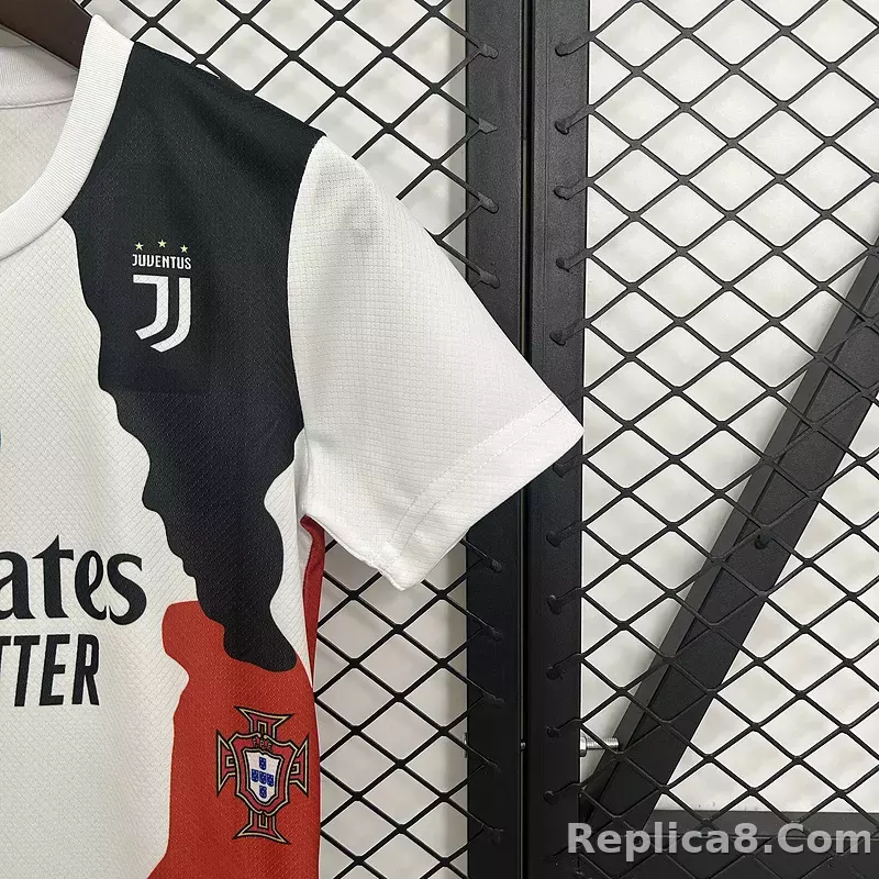 Cristiano Ronaldo Commemorative Edition Kids Kit Jersey+Shorts - detail