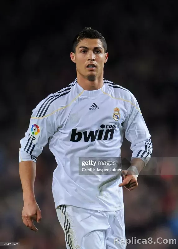 2009/10 Real Madrid Home Retro Jersey Player Edition Long Sleeve - detail