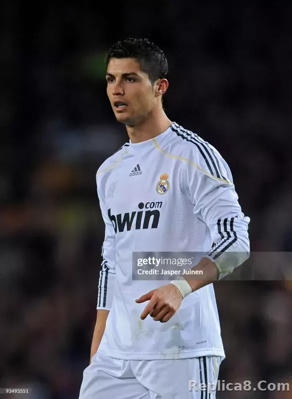 2009/10 Real Madrid Home Retro Jersey Player Edition Long Sleeve - detail