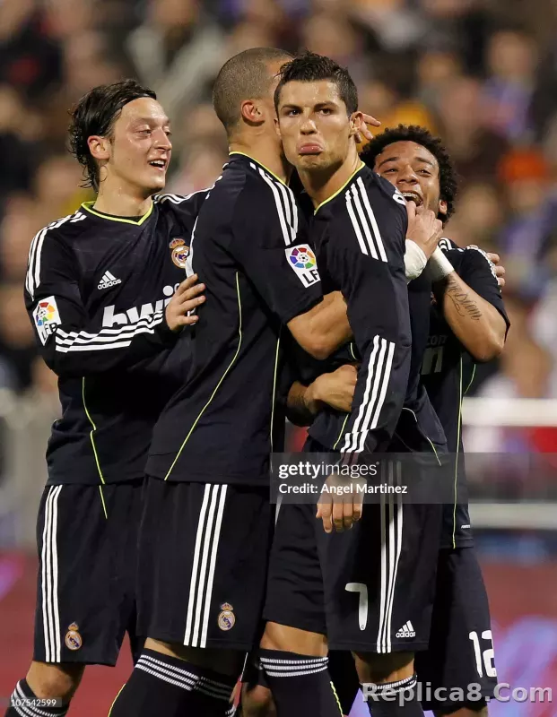 2010/11 Real Madrid Away Retro Jersey Player Version Long Sleeve - detail