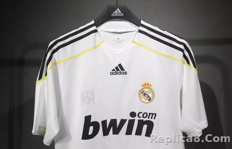2009/10 Real Madrid Home Retro Jersey Player Edition - detail