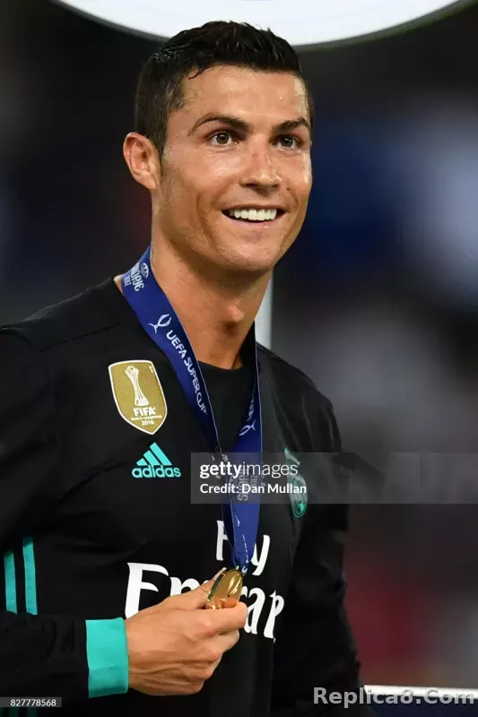 17-18 Real Madrid Away Retro Jersey Player Version Long Sleeve - detail