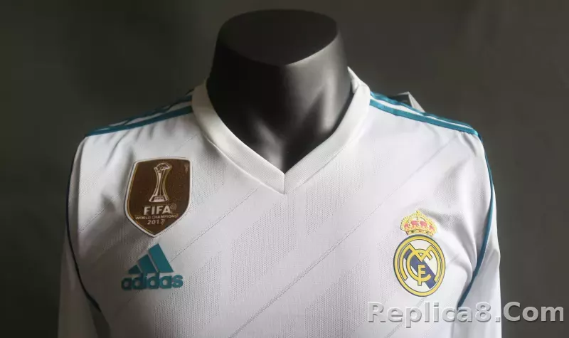 17-18 Real Madrid Home Retro Jersey Player Version Long Sleeve - detail