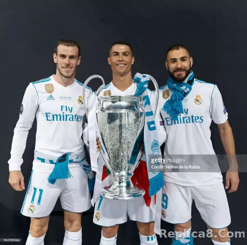 17-18 Real Madrid Home Retro Jersey Player Version Long Sleeve - detail
