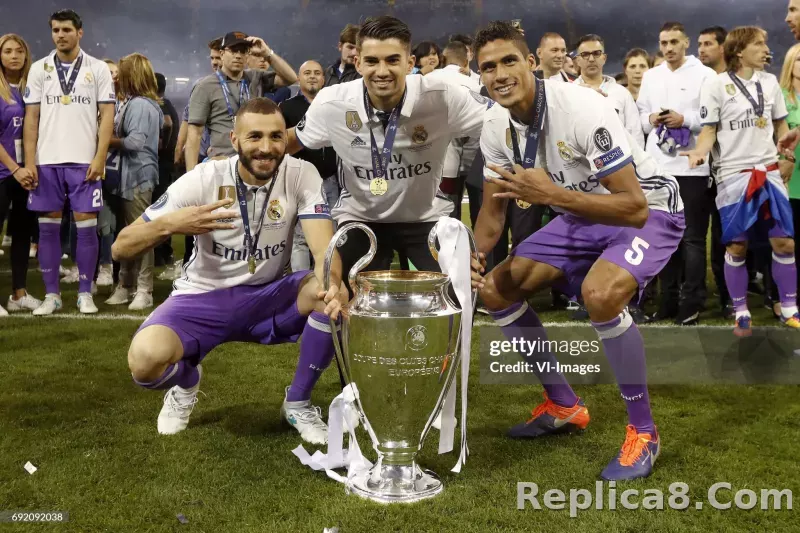 16-17 Real Madrid Home Retro Jersey Player Version - detail