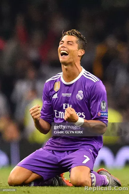 16-17 Real Madrid Away Retro Purple Jersey Long Sleeve Player Version - detail