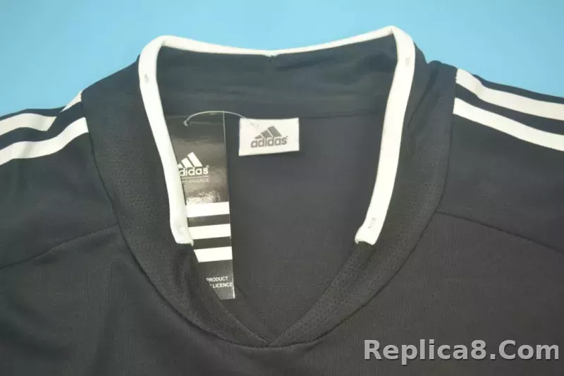 2004/05 Real Madrid Away Retro Jersey - detail