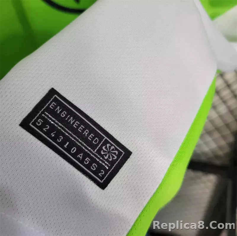 23-24 Wolfsburg Home Fan Version - detail