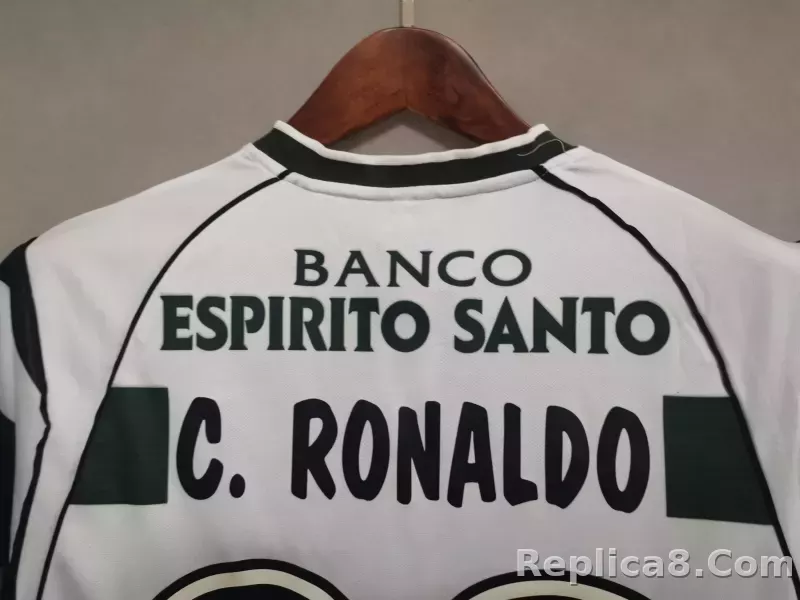 C.RONALDO #28 Sporting CP Home Retro Jersey 2002/03 - detail