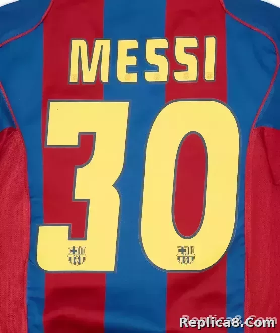 2004-06 Barcelona Home Name Number Set #30 MESSI