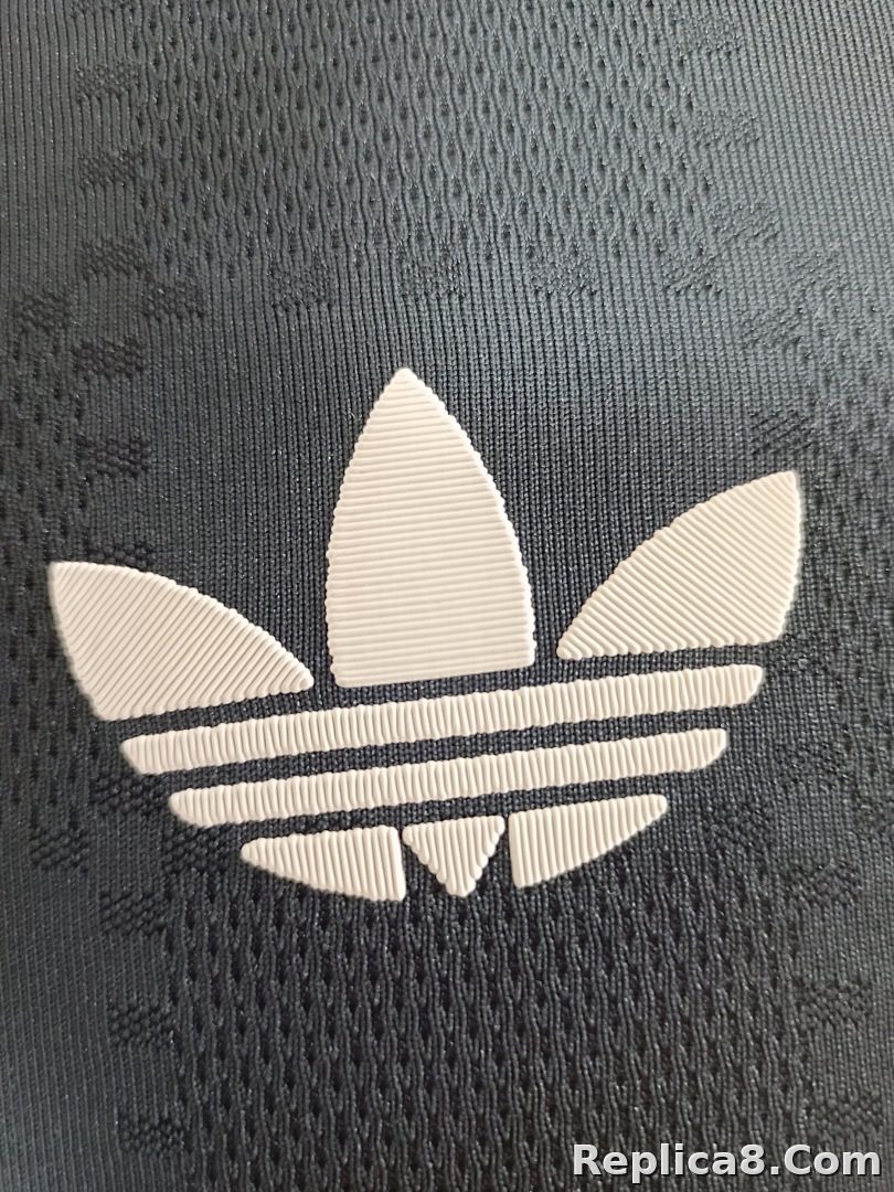Bayern Munich Second Away Jersey - detail