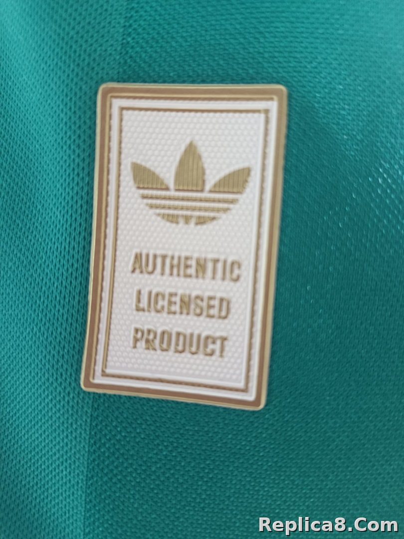 Liverpool Second Away Jersey - detail