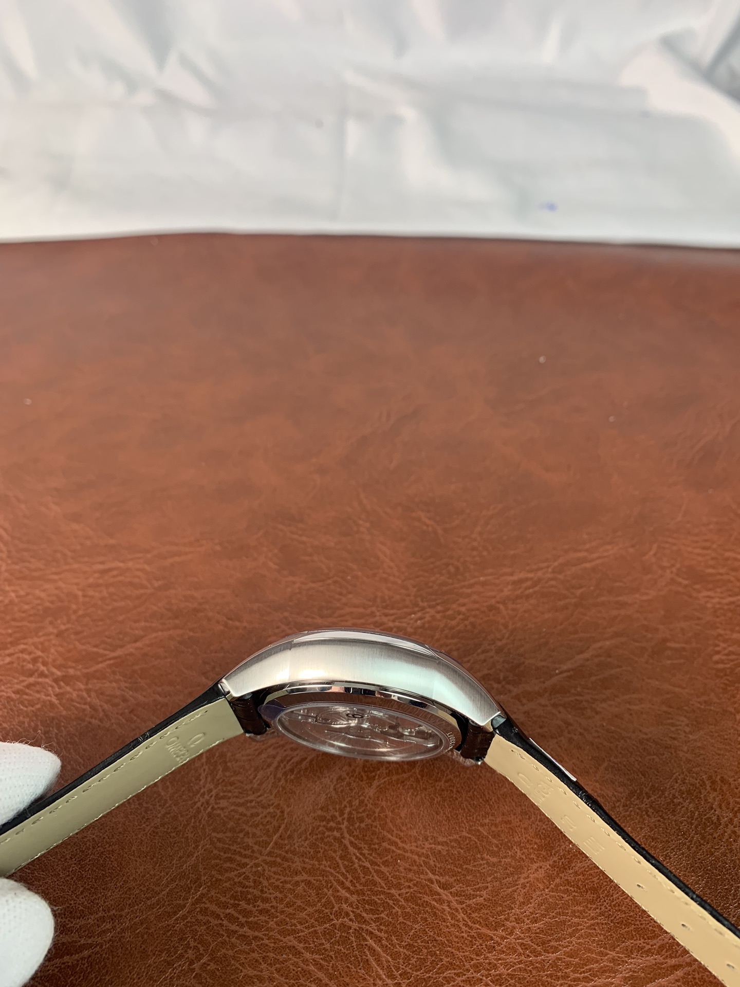 Omega De Ville Hour Vision Co-axial Master Chronometer 41mm 433.13.41.21.03.001 - gallery