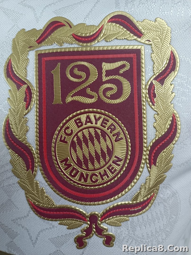 Bayern Munich 125 Anniversary White - detail