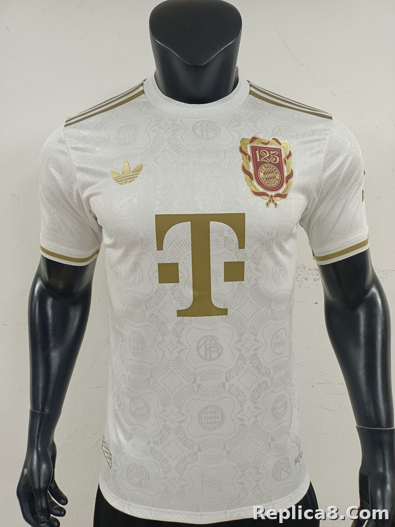 Bayern Munich 125 Anniversary White - detail