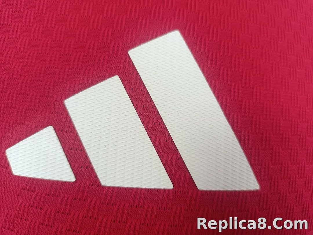 26-27ArsenalHome - detail