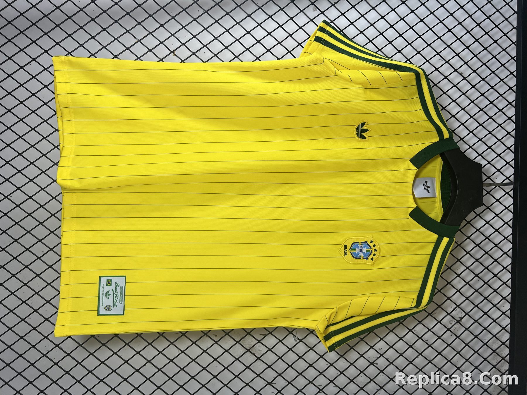 Yellow Brazil Retro - detail