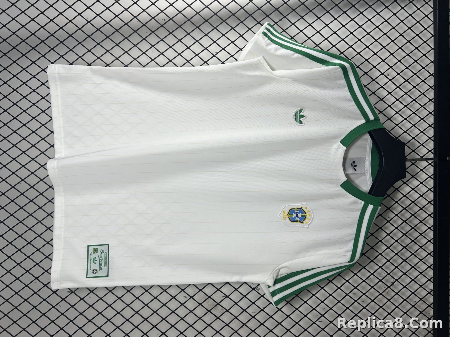 White Brazil Retro - detail